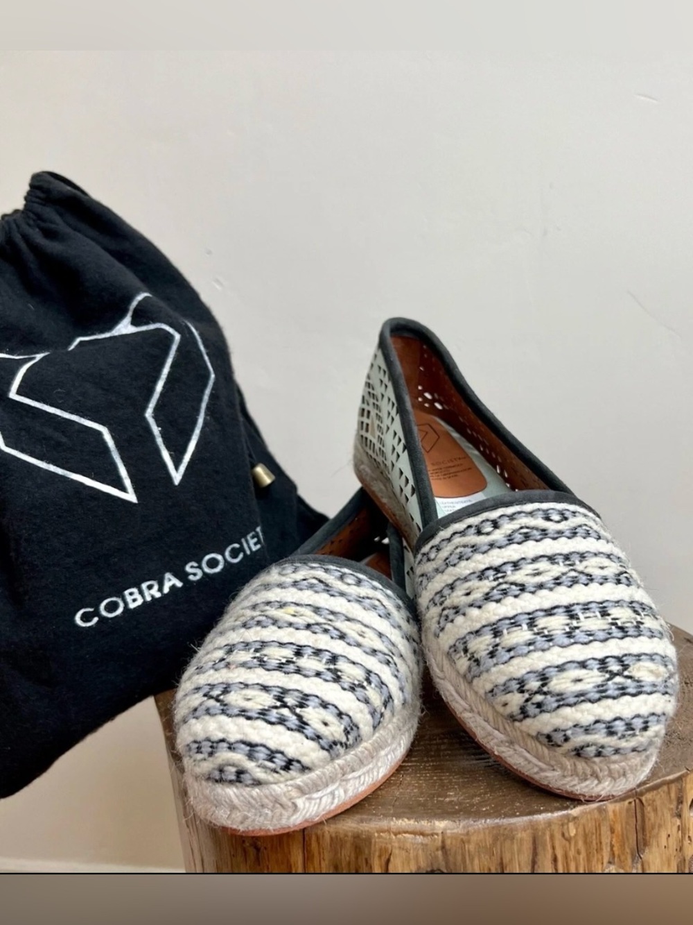 NWOB Cobra Society Women Wool & Leather Laser Cut Tapestry Espadrilles Size 6